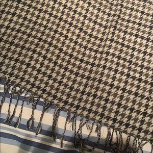 Large Houndstooth scarf